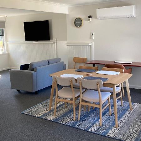 Anchor Wheel Motel Сейнт Хелънс Екстериор снимка